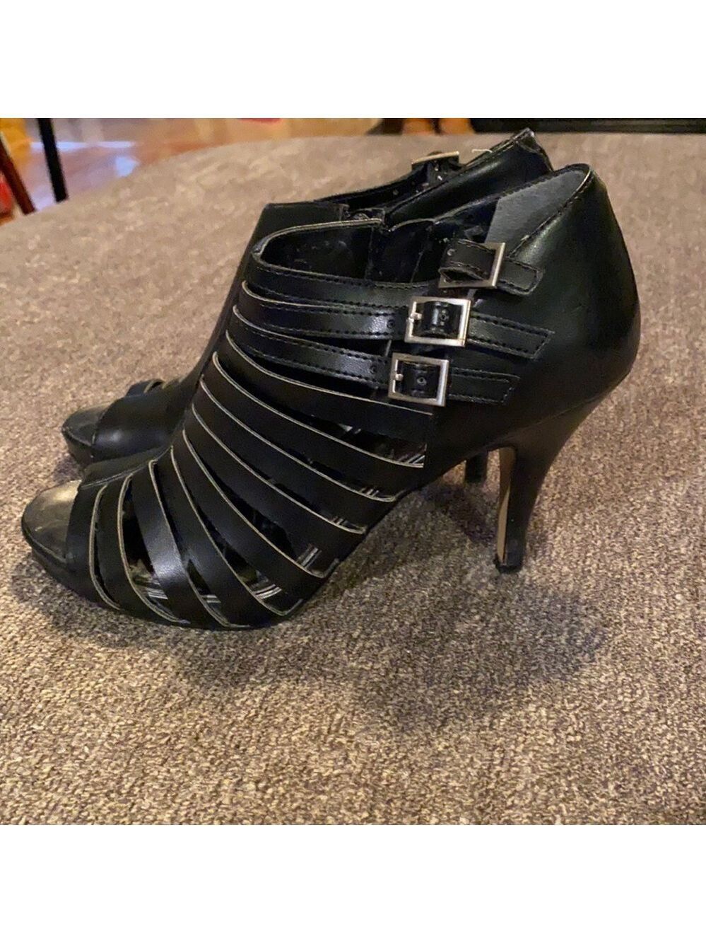 𝅺nine Wesr Black open toed heels; size 7.5